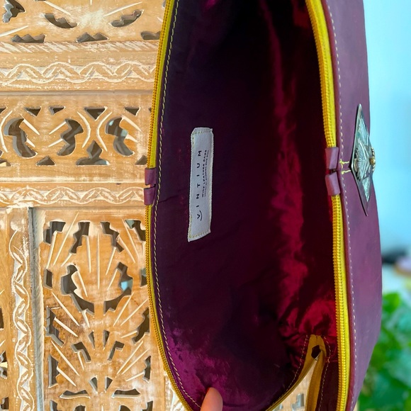 Vintage style NEW design Italian Leather Clutch - Picture 3 of 5